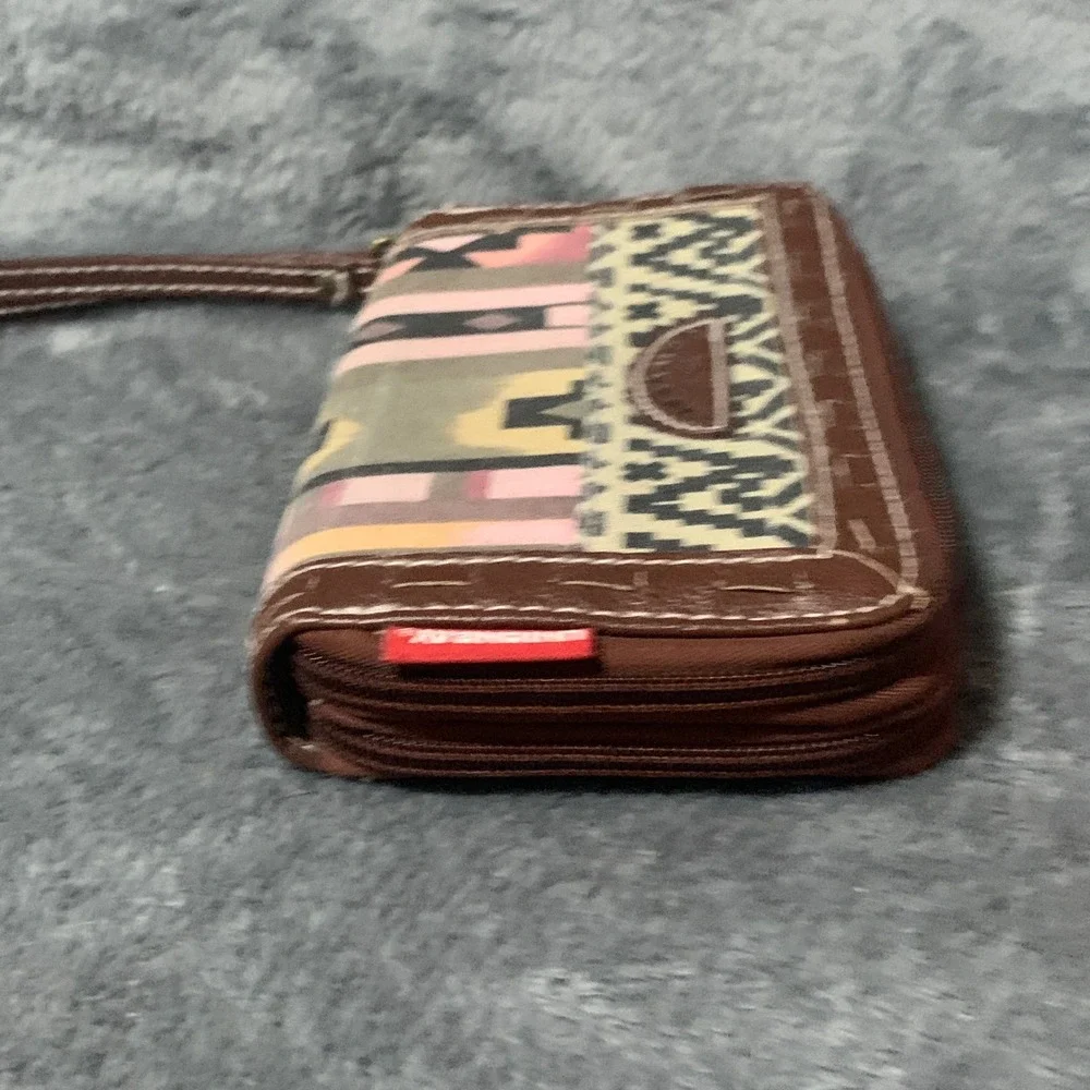 Unionbay Womens Southwestern Geometric Double Zip Wristlet Wallet Brown Pink
